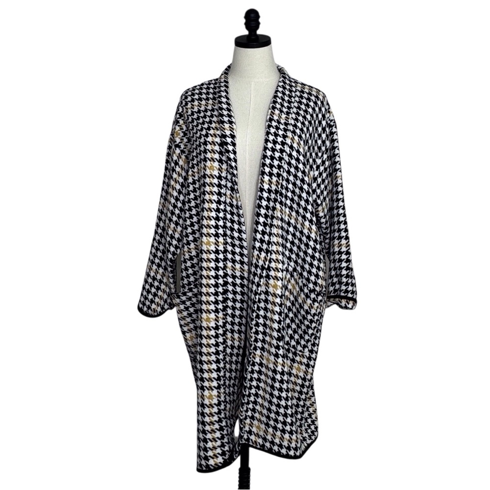 Milan Kiss Houndstooth Cardigan or Jacket with Front Pockets. *No belt* Medium